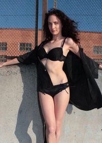 Үлкен жыныстық ерні бар кең таралған киска